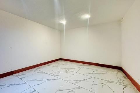 undefined, Richmond Crescent, Slough, Slough, SL1 1XA