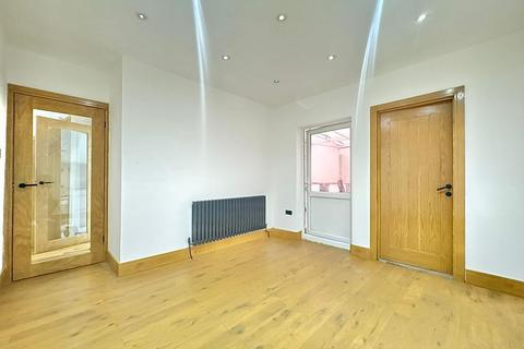 undefined, Richmond Crescent, Slough, Slough, SL1 1XA
