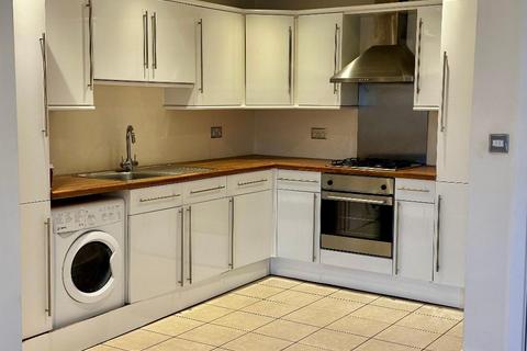 2 bedroom flat to rent, Stanley Road, Bromley, Kent, BR2 9JP