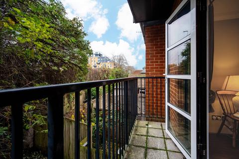 1 bedroom flat for sale, Gateway House, Guildford, GU1