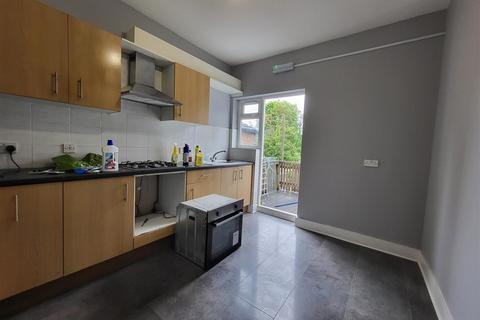 2 bedroom flat to rent, Kashgar Road, Plumstead