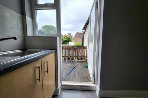 2 bedroom flat to rent, Kashgar Road, Plumstead