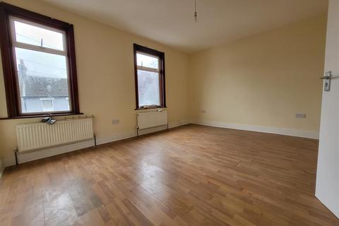 2 bedroom flat to rent, Kashgar Road, Plumstead