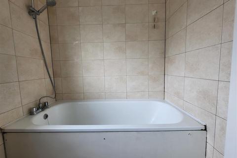 2 bedroom flat to rent, Kashgar Road, Plumstead