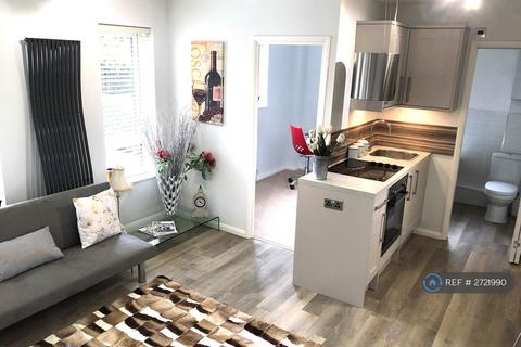 2 bedroom flat to rent, Plantation Road, Amersham, HP6