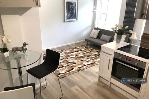 2 bedroom flat to rent, Plantation Road, Amersham, HP6