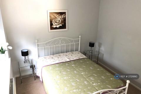 2 bedroom flat to rent, Plantation Road, Amersham, HP6