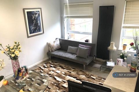 2 bedroom flat to rent, Plantation Road, Amersham, HP6