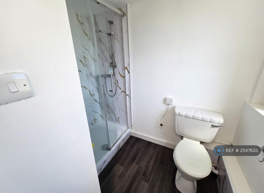 Full Bathroom 1