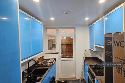 2 bedroom flat to rent, Diana Road, London, E17