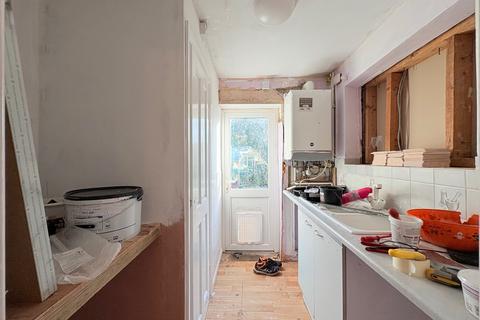 3 bedroom semi-detached house to rent, Hazel Mead, Brynmenyn, Bridgend