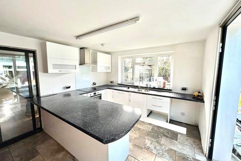 2 bedroom semi-detached house to rent, Hazel Mead, Brynmenyn, Bridgend