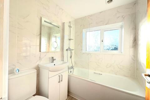2 bedroom semi-detached house to rent, Hazel Mead, Brynmenyn, Bridgend