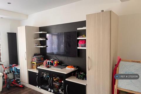 undefined, Ellerdine Road, Hounslow, TW3