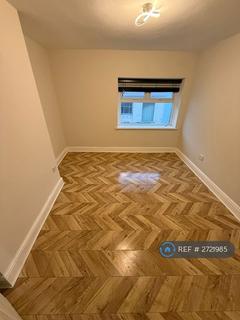 3 bedroom flat to rent, Pembroke Road, Shirehampton Bristol, BS11
