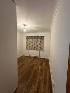 2 bedroom flat to rent, Bond Road, Surbiton KT6