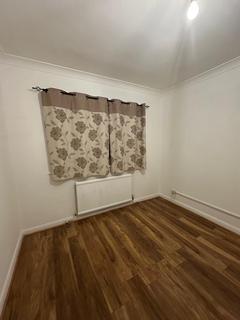 2 bedroom flat to rent, Bond Road, Surbiton KT6