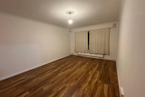 undefined, Bond Road, Surbiton KT6