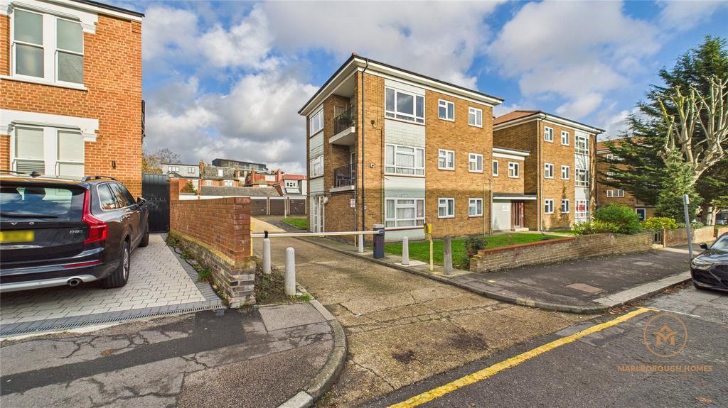 London E18
