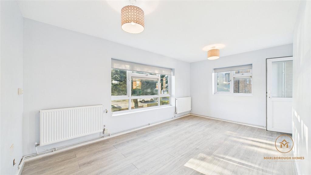 South Woodford E18