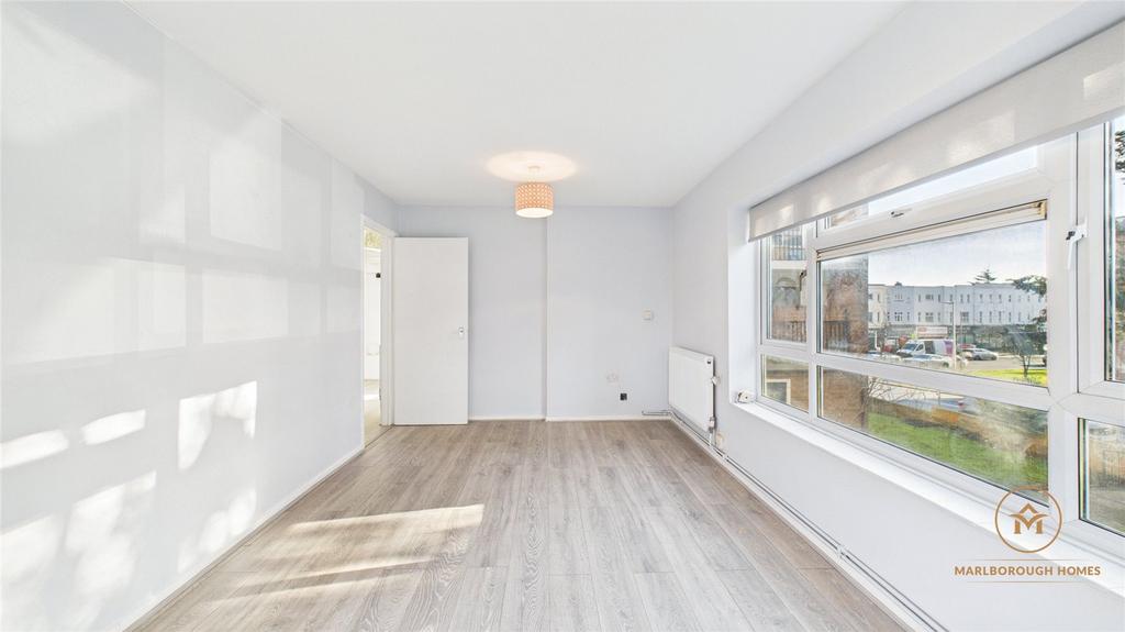 South Woodford E18