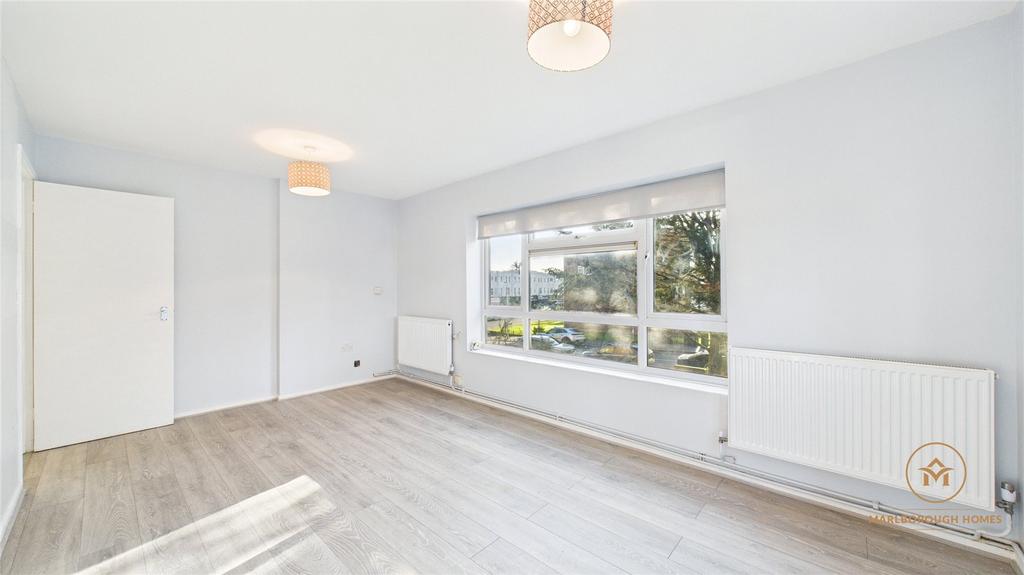 South Woodford E18