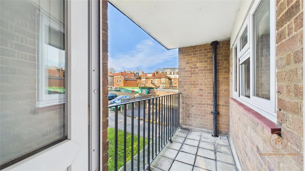 South Woodford E18