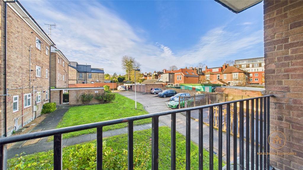 South Woodford E18