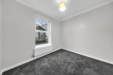 2 bedroom flat to rent, Glandford Way, Chadwell Heath RM6