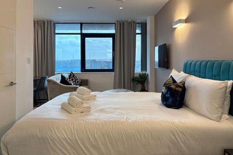 Studio to rent, Harlequin Avenue