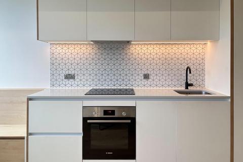 Studio to rent, Great West Road