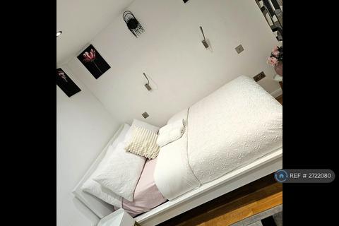 undefined, Botwell Lane, Hayes, UB3