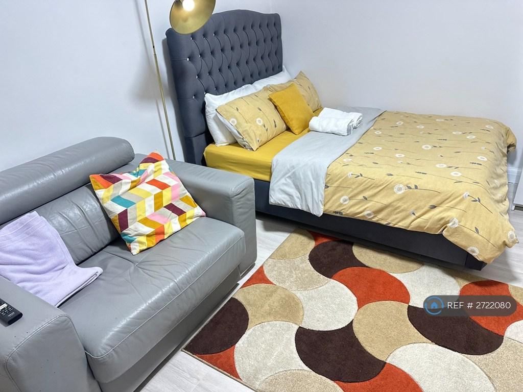 Room With Soha Bed