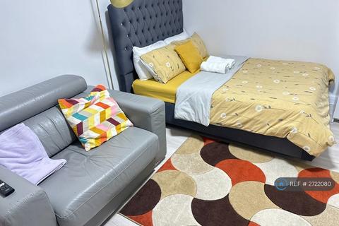 1 bedroom in a house share to rent, Botwell Lane, Hayes, UB3
