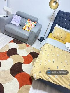 1 bedroom in a house share to rent, Botwell Lane, Hayes, UB3