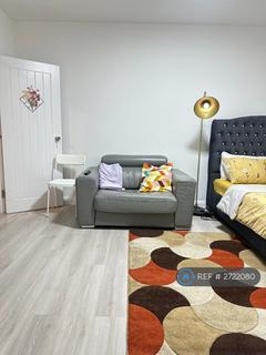 1 bedroom in a house share to rent, Botwell Lane, Hayes, UB3