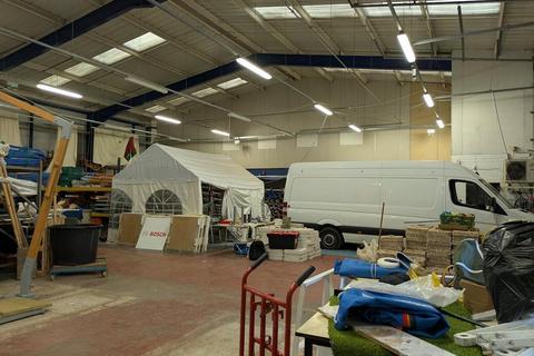 Warehouse to rent, Walnut Tree Clos Guildford GU1 4UG
