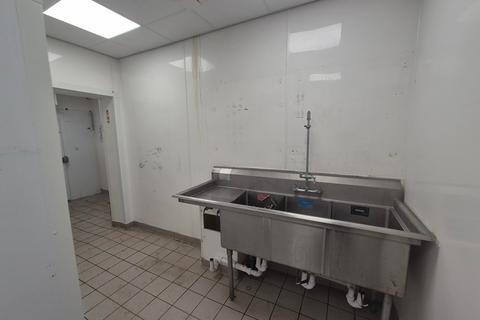 Retail property (high street) to rent, 13 Banks Rd Wirral CH48 0QX
