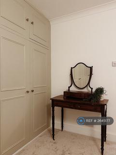 2 bedroom flat to rent, Grosvenor Park, London, SE5