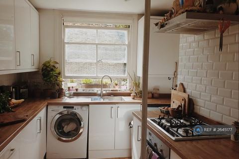 2 bedroom flat to rent, Grosvenor Park, London, SE5