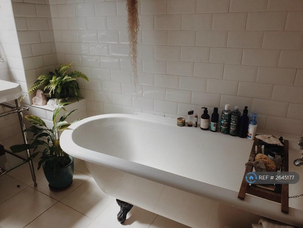 Bathroom Bath/Shower