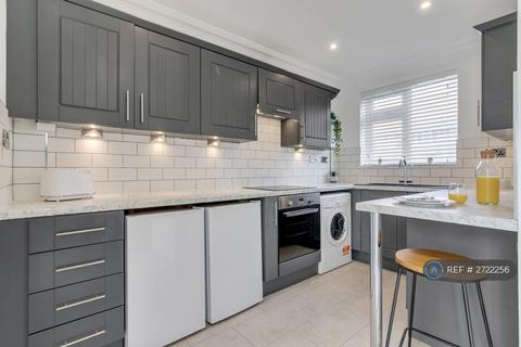 4 bedroom terraced house to rent, Horning Close, Norwich, NR5