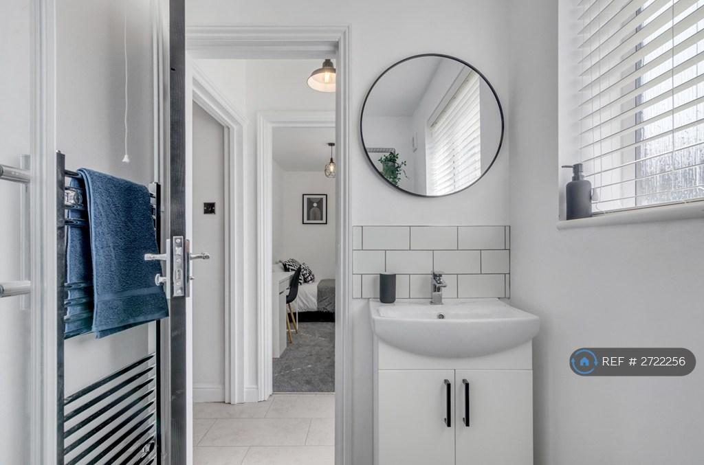 Main Bathroom