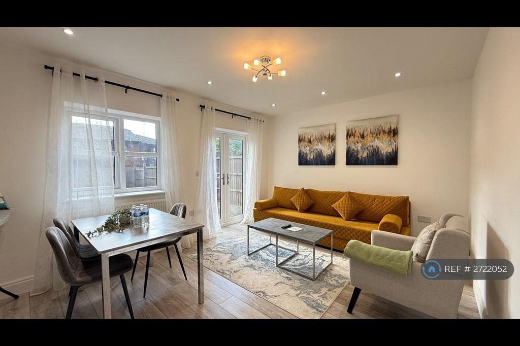 Living Room/Dining