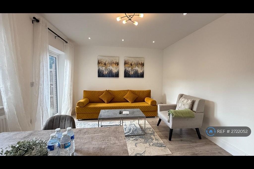 Living Room/Dining