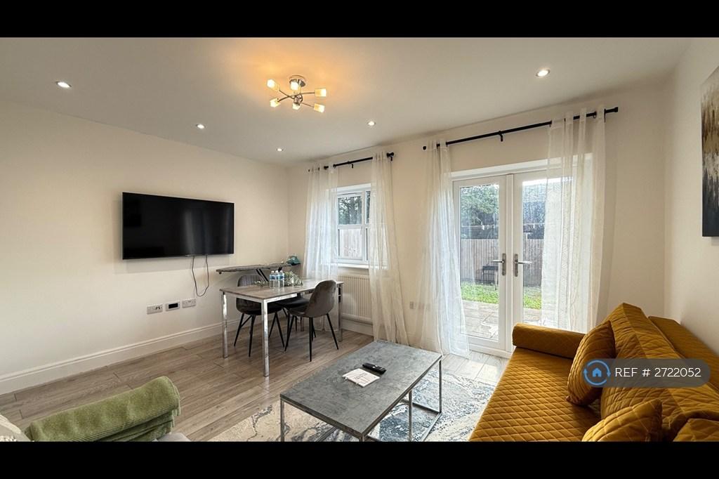 Living Room/Dining