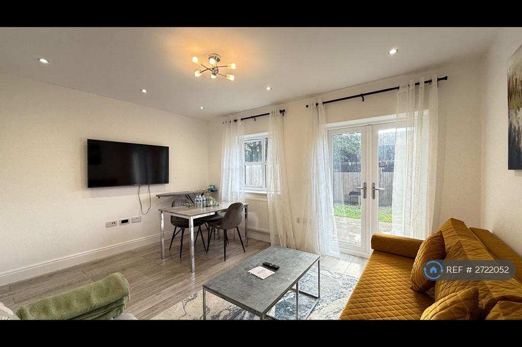 Living Room/Dining