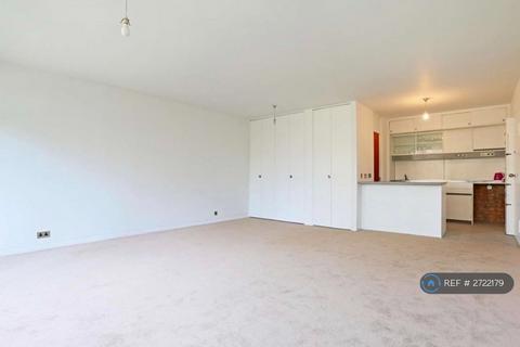 Studio to rent, Breton House Barbican, London, EC2Y