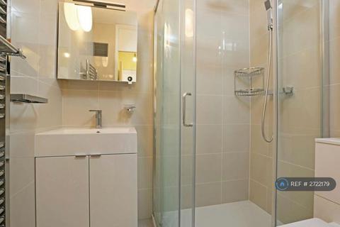 Studio to rent, Breton House Barbican, London, EC2Y