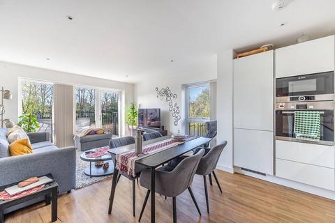 3 bedroom flat to rent, Howard Road, Stanmore, HA7